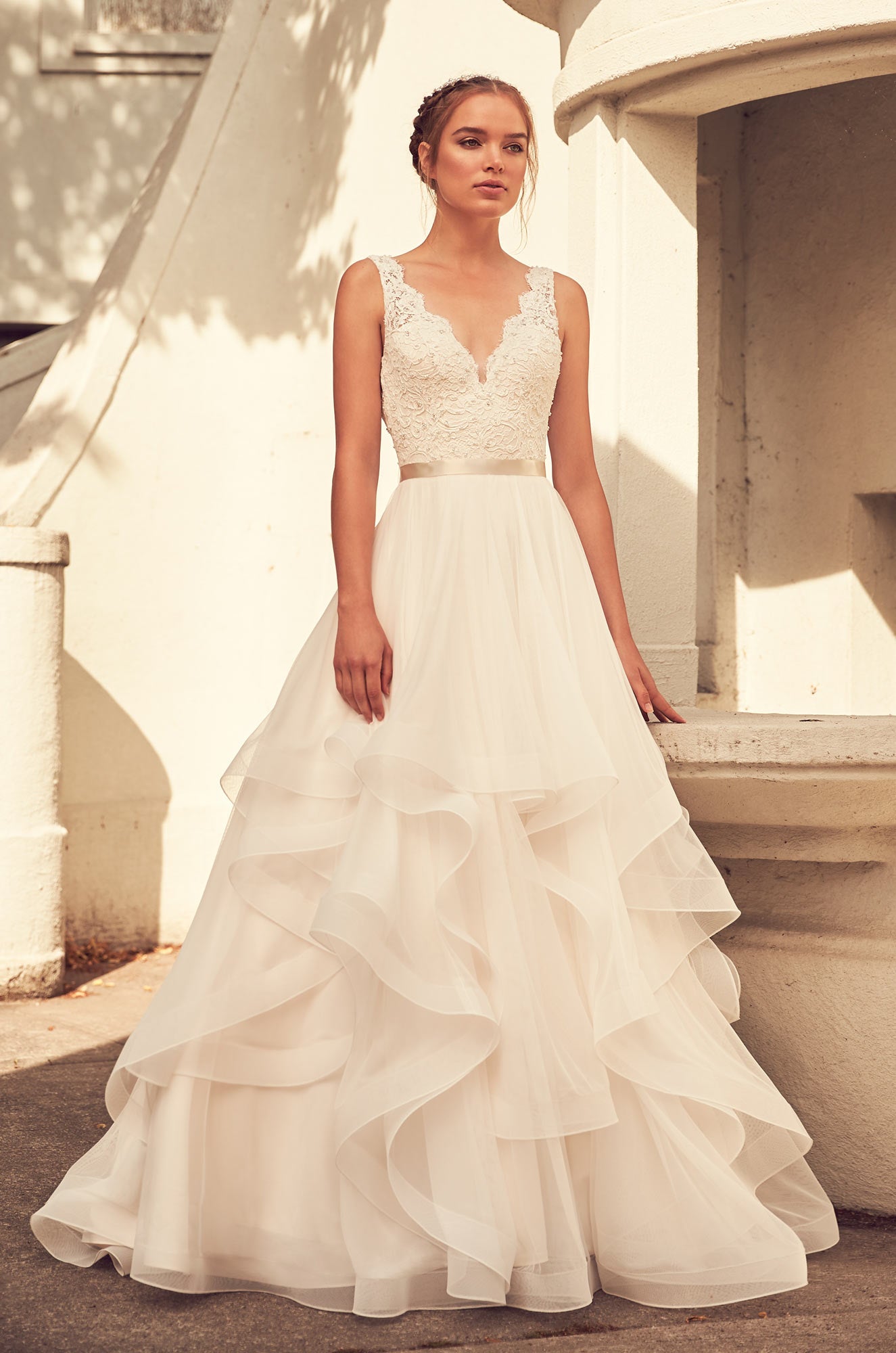 Scalloped V-neck Lace Bodice Tulle 