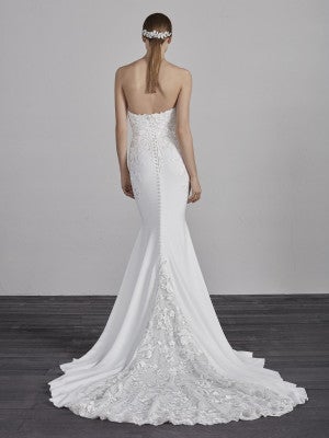 Sweetheart Lace Embellished Neck Fitted Mermaid Wedding Dress by Pronovias - Image 2