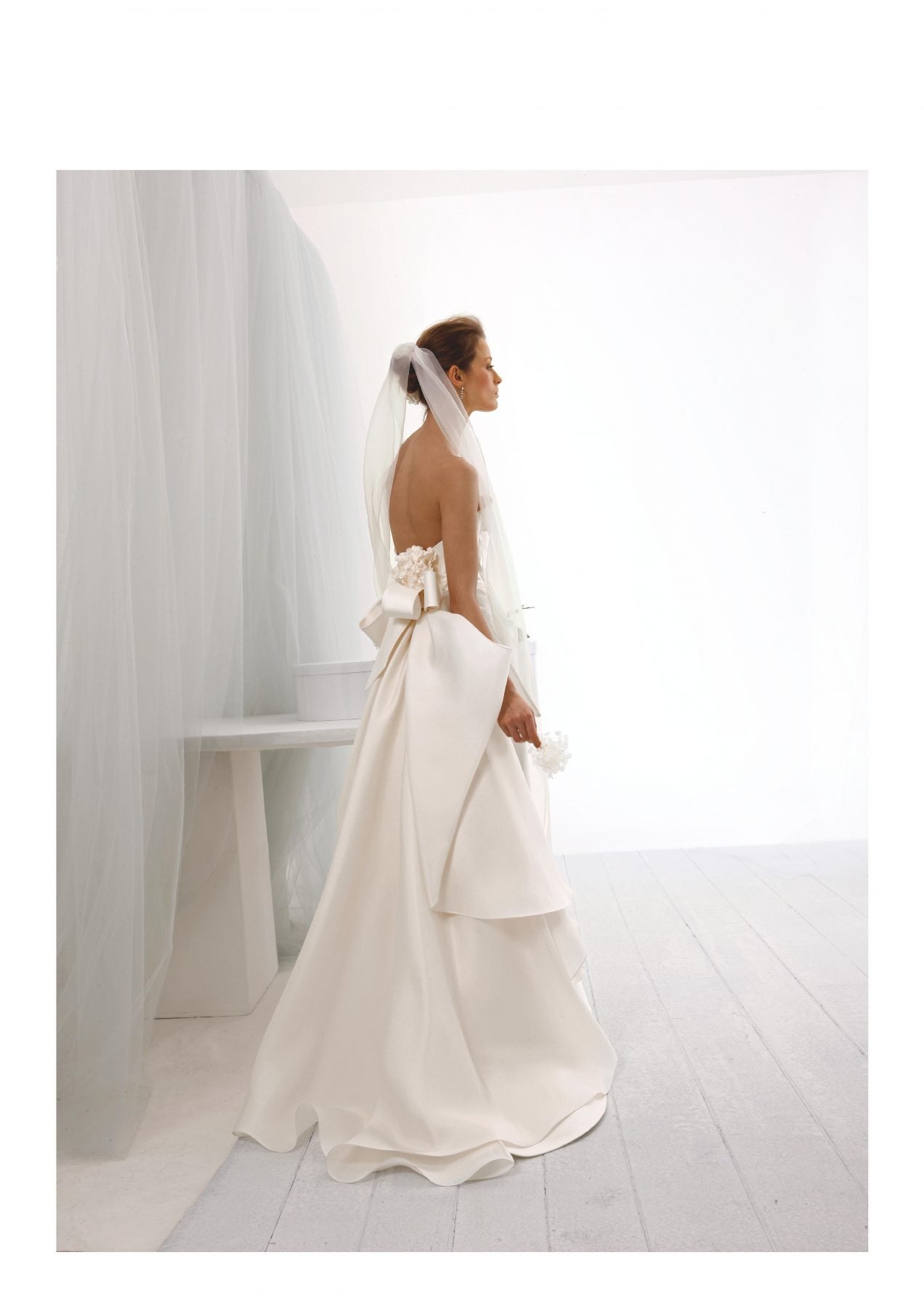 le-spose-di-gio-straight-neckline-fit-and-flare-wedding-dress-with-back-bow-33258971-1-1272x1800.jpg