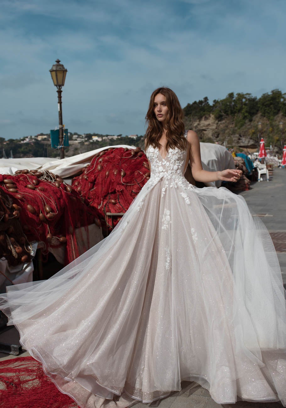 https://www.kleinfeldbridal.com/wp-content/uploads/2018/08/maison-signore-floral-applique-v-neck-bodice-a-line-wedding-dress-33855024.jpg