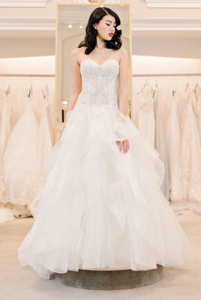 sweetheart lace bridal gowns