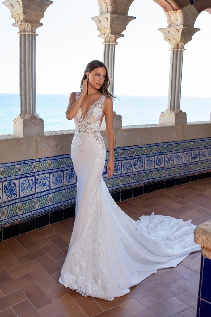 best wedding dress style for small bust