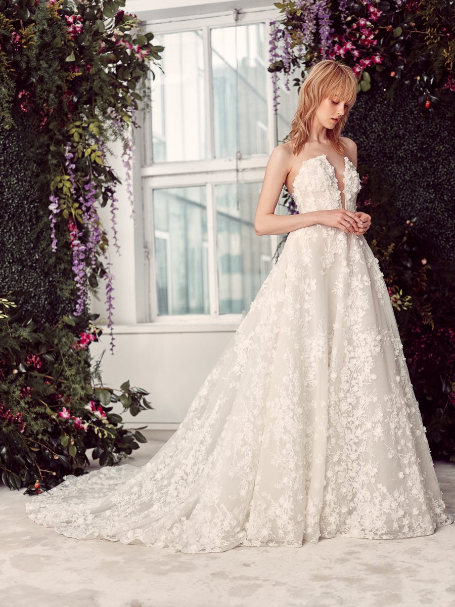 20 Extraordinary Floral Wedding Dresses Millennial Brides Will Love -  Praise Wedding