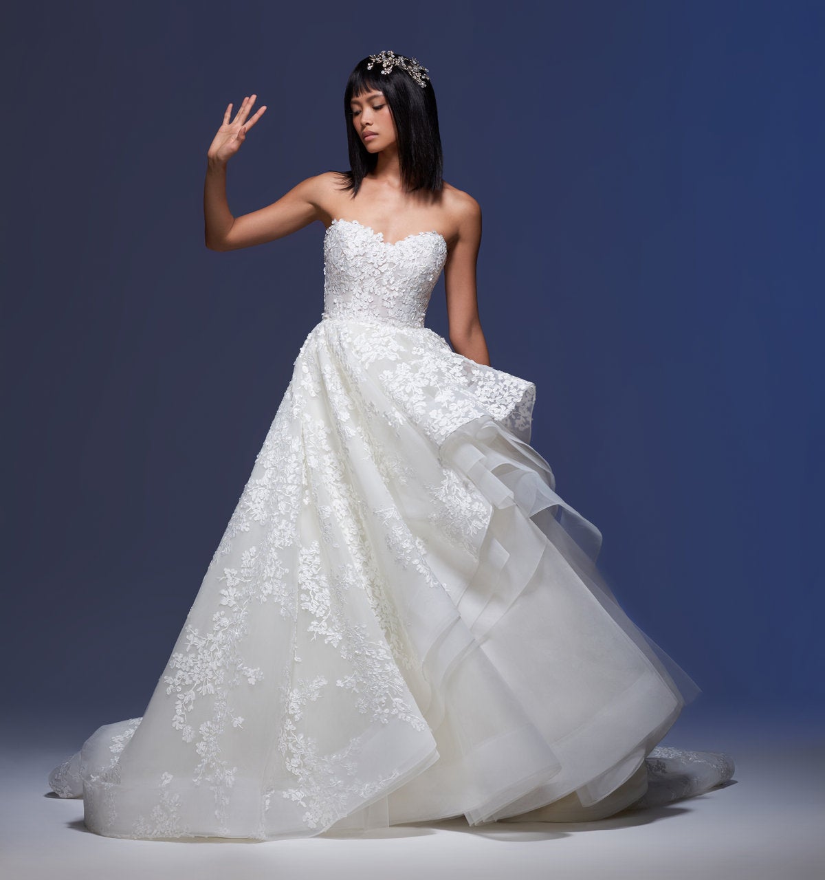 Strapless Sweetheart Neckline Ball Gown Wedding Dress With Organza And Tulle  Details