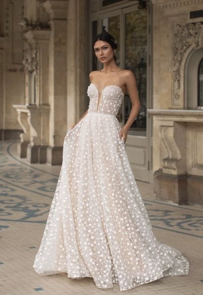 Flared Wedding Dress With Sweetheart Neckline And Open Back by Pronovias