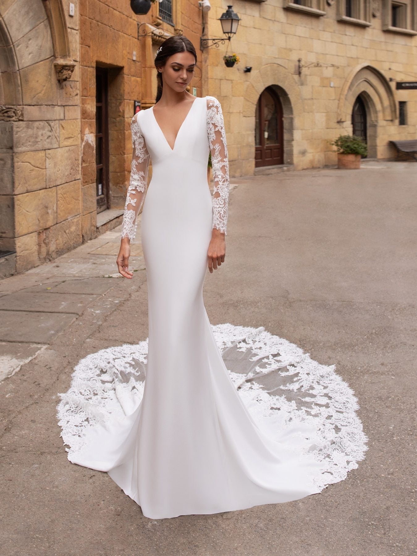 Plus Size Wedding Dresses With Sleeves: 21 Ideas For Bride