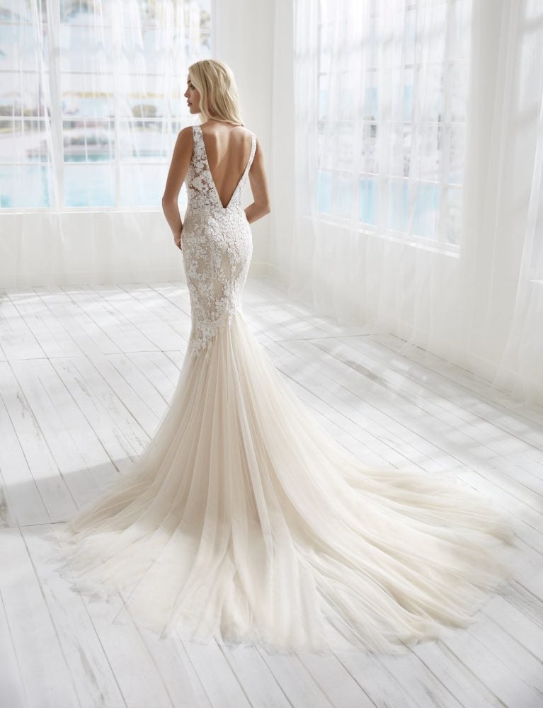 Sleeveless V-nkecline Lace Mermaid Wedding Dress | Kleinfeld Bridal