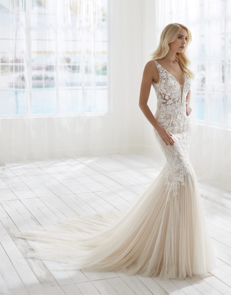 Sleeveless V-nkecline Lace Mermaid Wedding Dress | Kleinfeld Bridal