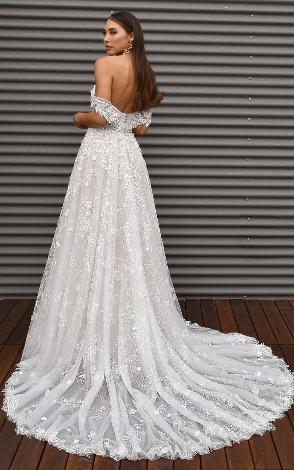 ELEGANT LACE SWEETHEART WEDDING DRESS WITH OFF-THE-SHOULDER STRAPS by Martina Liana - Image 2