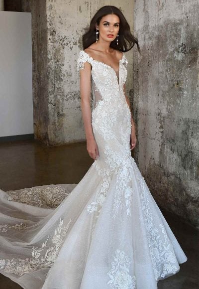 GLAMOROUS FIT-AND-FLARE WEDDING DRESS WITH CAP SLEEVES by Martina Liana Luxe