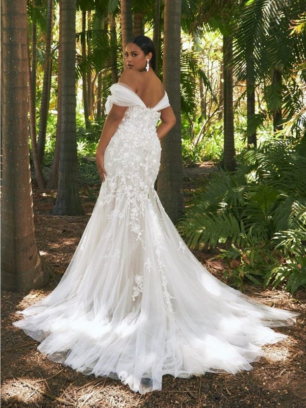 Mermaid Wedding Dress With Sweetheart Neckline In Embroidered Tulle by Pronovias - Image 2