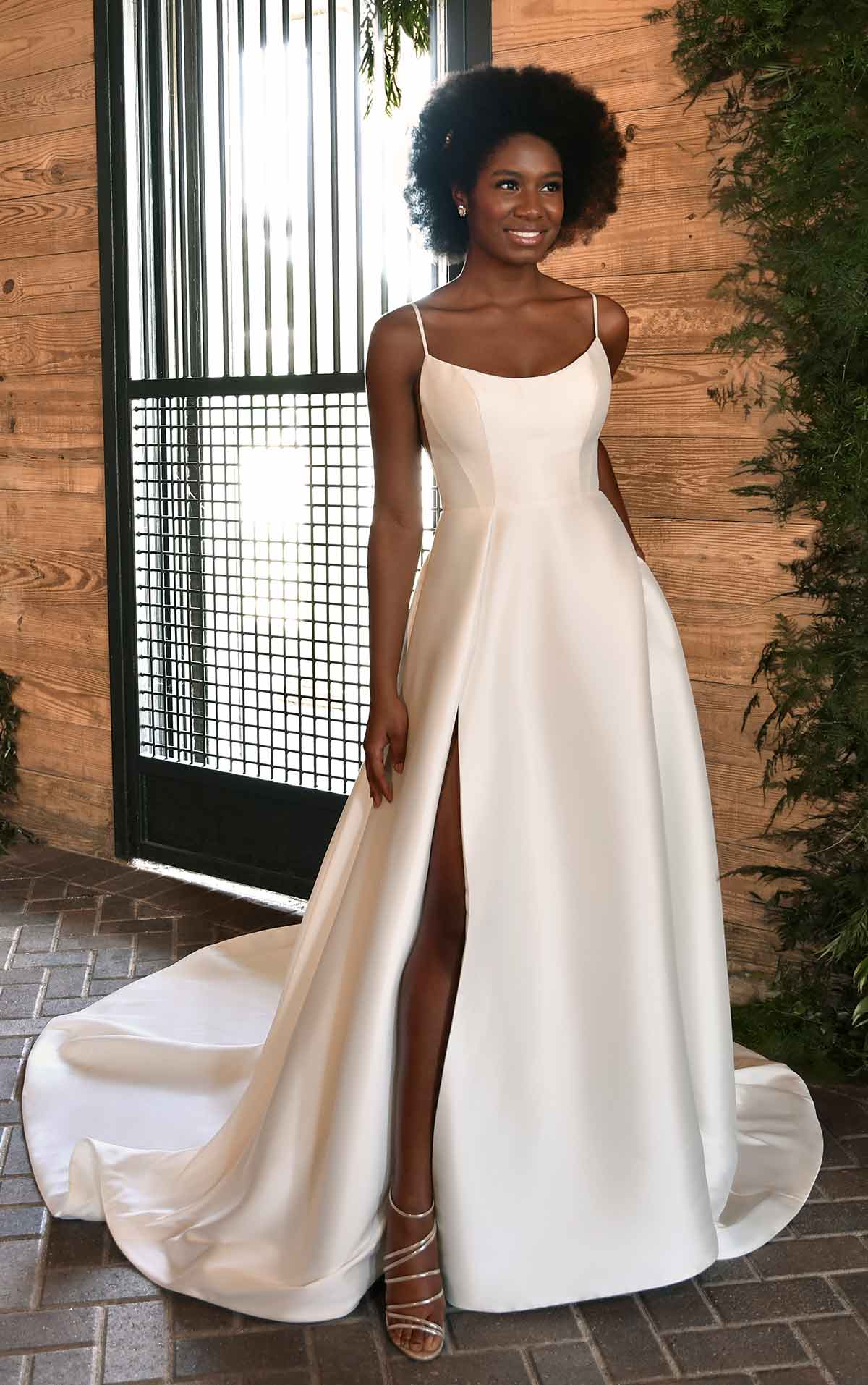 Classic A-line Wedding Dress With Scoop Neck And Front Slit