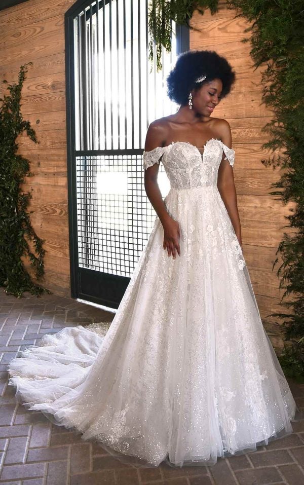 Lace Sweeheart Neckline Ballgown Wedding Dress With Detachable Off The Shoulder Sleeves by Essense of Australia - Image 1