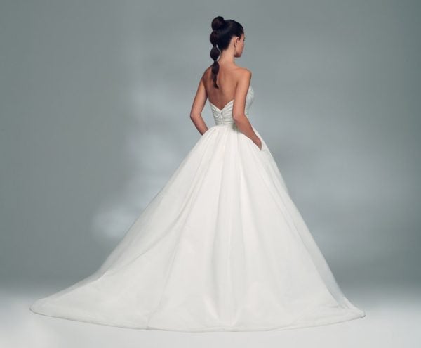 Sweetheart Neck Ball Gown Wedding Dress With Detatchable Balloon Sleeves by Lazaro - Image 2