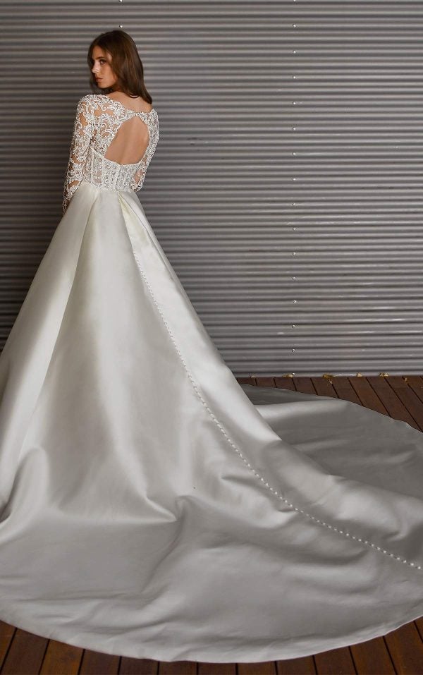 Classic Ball Gown Wedding Dress With Sweetheart Neckline And Detachable Tulle Jacket by Martina Liana - Image 2