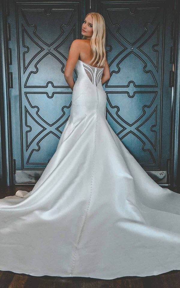 Sleek And Modern Mernaid Wedding Gown With Puffed Sleeves by Martina Liana - Image 2