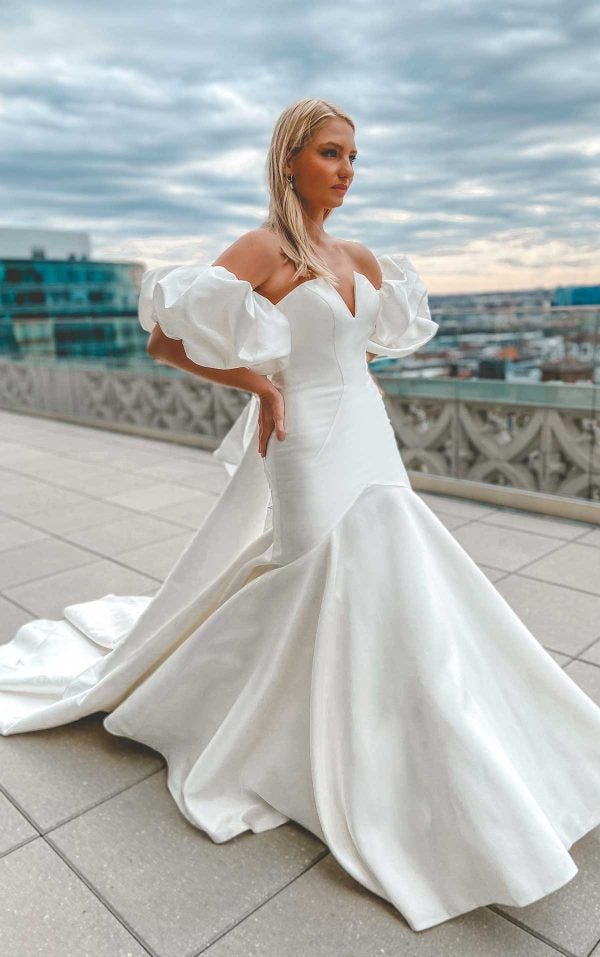 Sleek And Modern Mernaid Wedding Gown With Puffed Sleeves by Martina Liana - Image 1