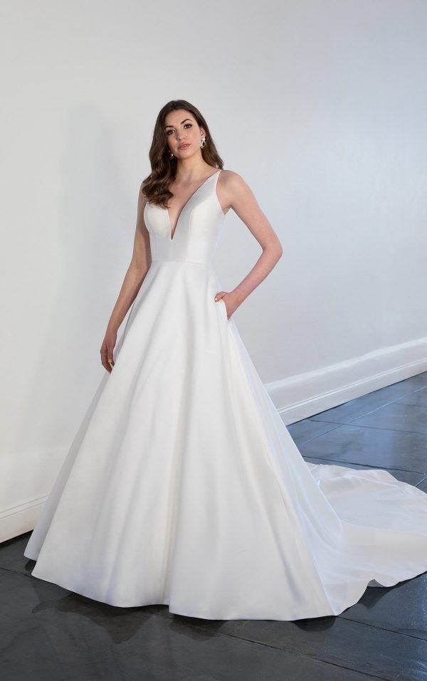 Sleeveless A-line Wedding Dress With V-neckline by Martina Liana - Image 1