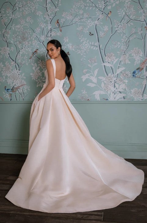 Sleeveless Ballgown Wedding Dress With Sweetheart Neckline And Detachlable Bow Belt by Anne Barge - Image 2