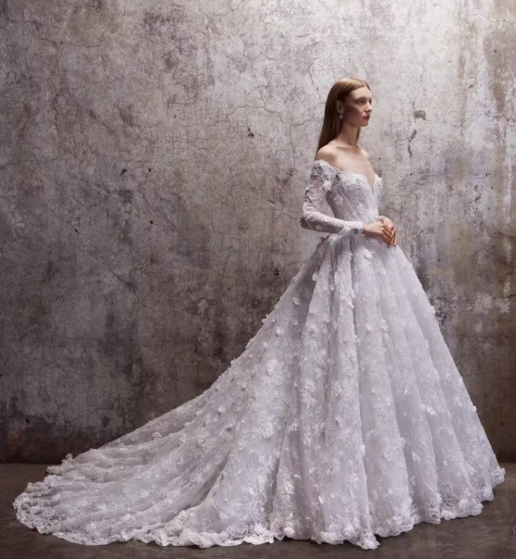 Fitted minimalist square neck wedding dress long sleeves | SICILIA –  Milabridal