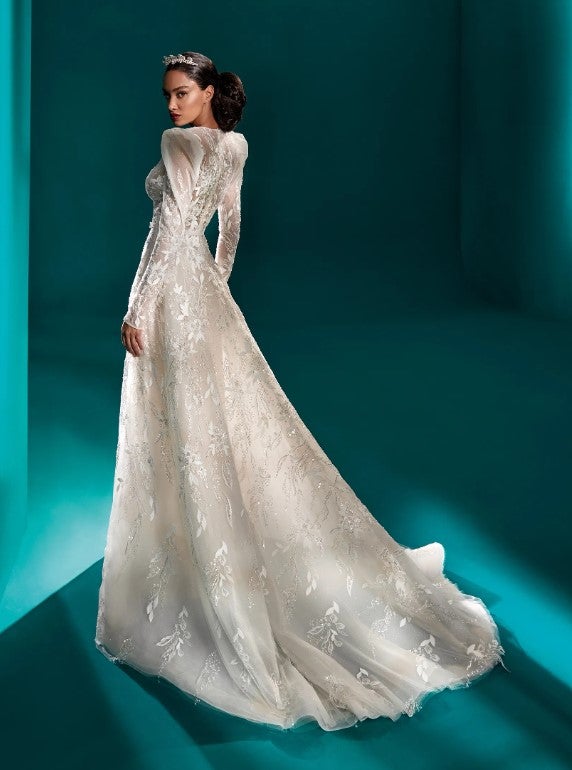 A-line Wedding Dress With V-neck. by Pronovias - Image 2