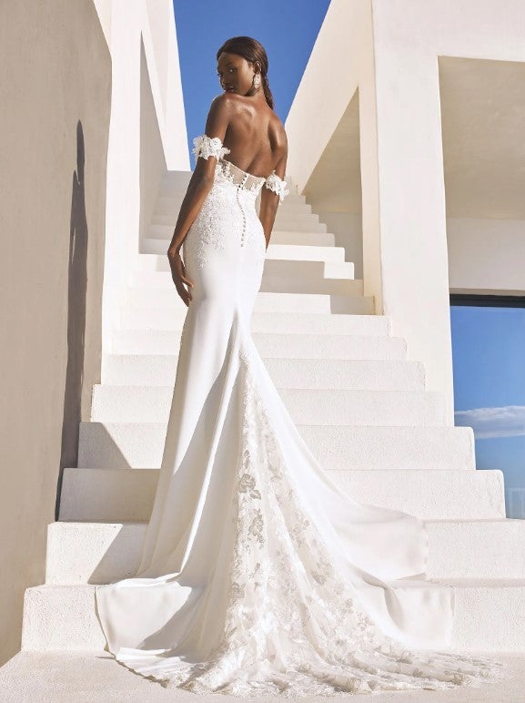 Mermaid Wedding Dress With Exposed Back And Sweetheart Neckline. by Pronovias - Image 2