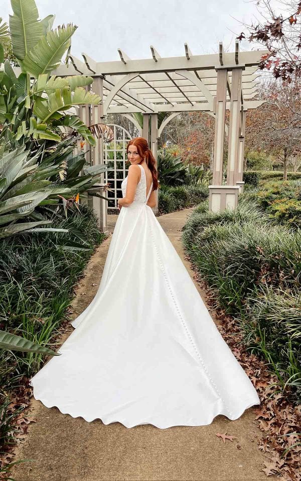 Sleeveless A-line Wedding Dress With Lace Bodice by Essense of Australia - Image 2