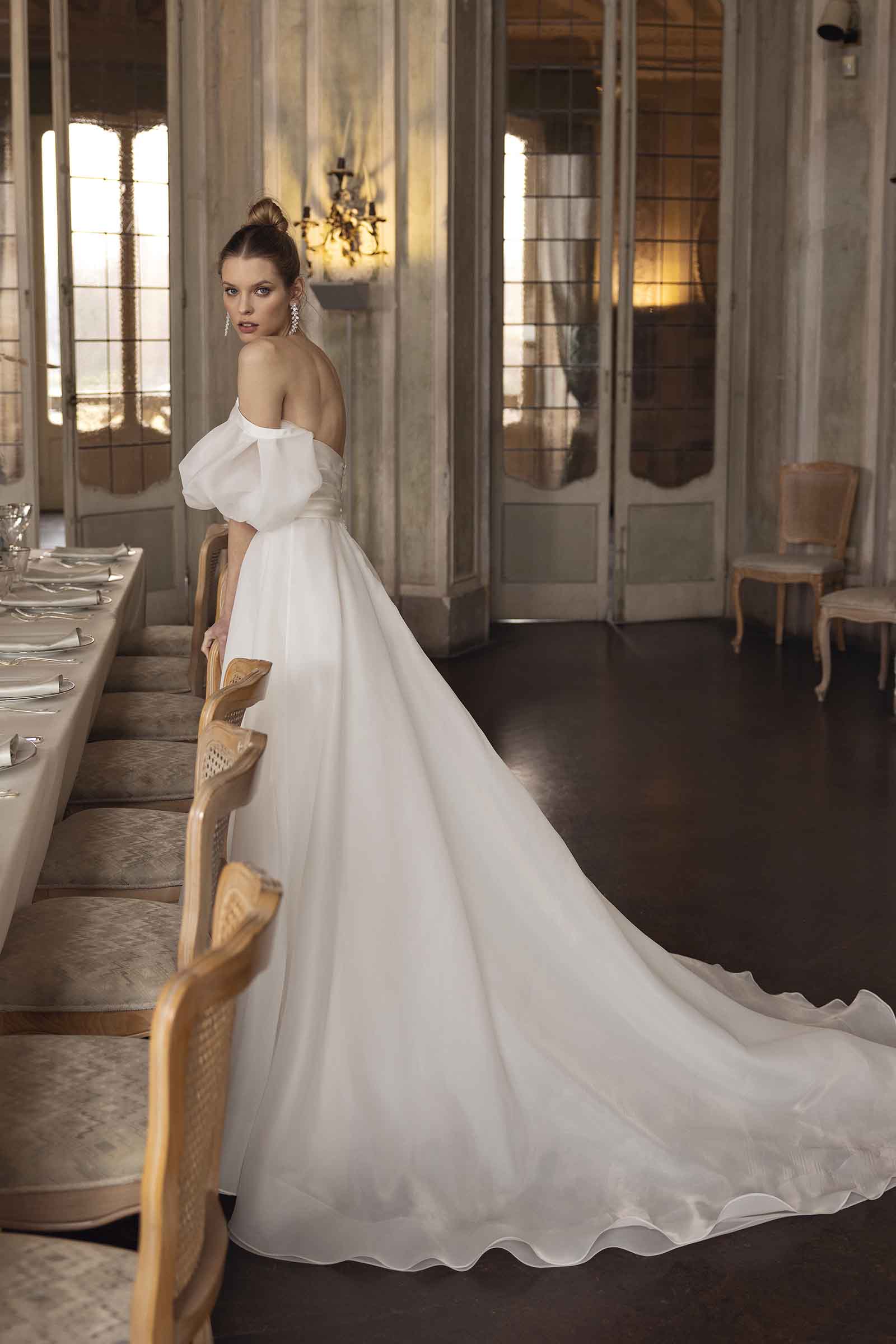 A-line Wedding Dress With Sweetheart Neckline And Detachable Balloon Sleeves by Maison Signore