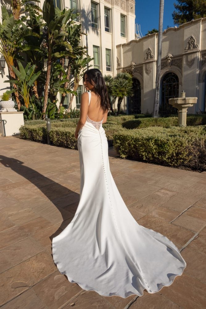 Sheath Wedding Dress With V-neckline And Lace Appliqué