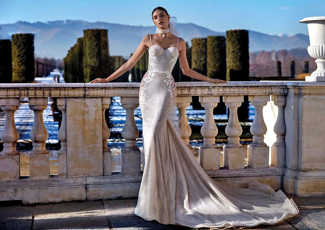 10 Go-To Designers for Backless Wedding Dresses