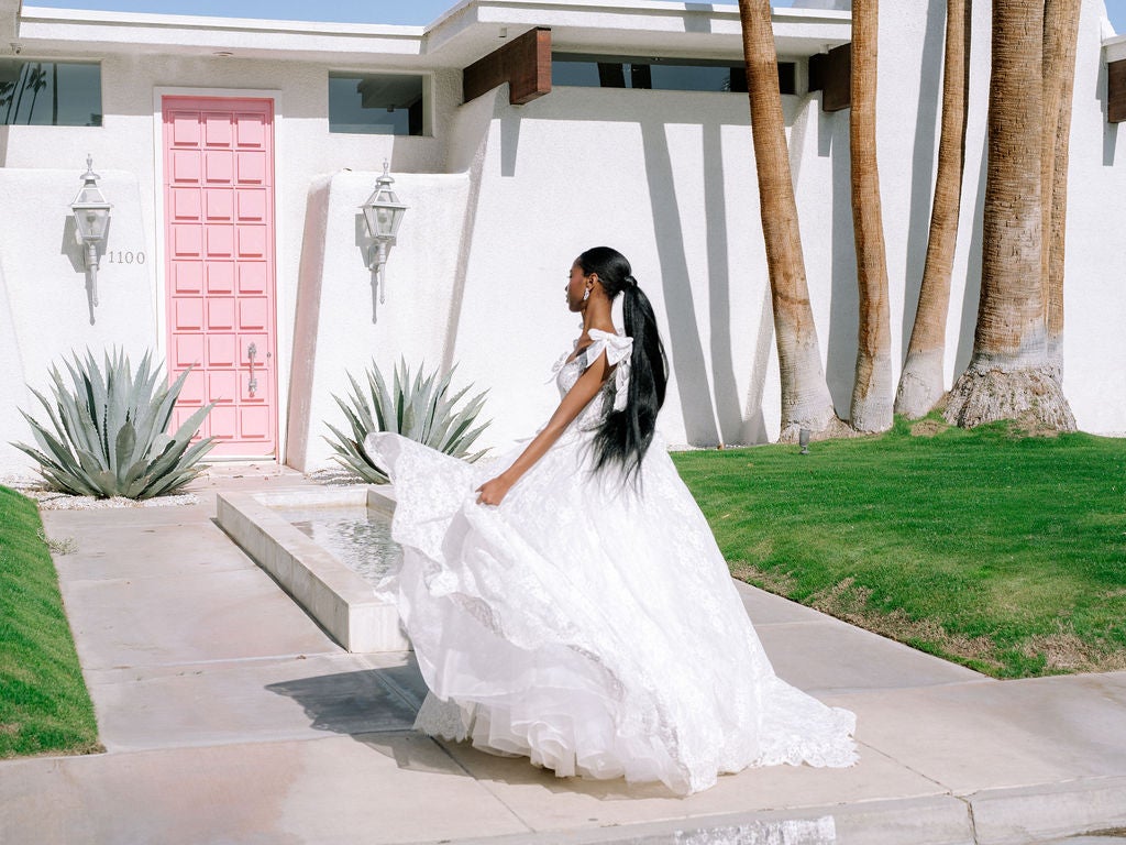 Bridesmaids and Bride Getting Ready in Peplum Wedding Dress and Down  Hairstyle