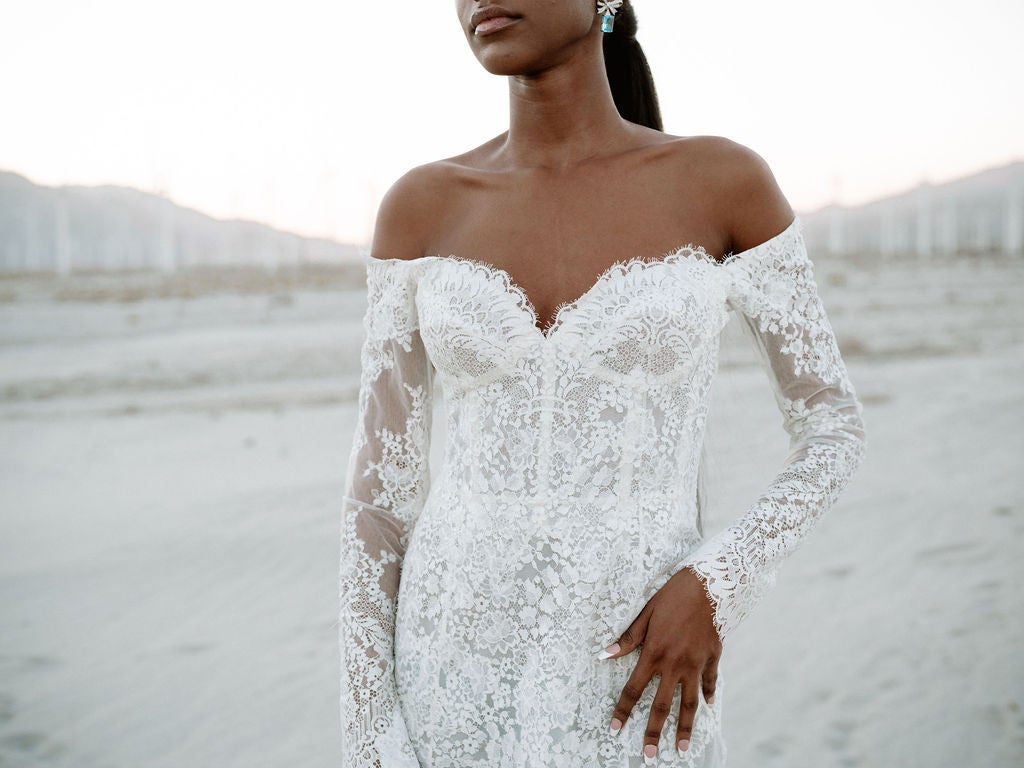 Custom Made A Line Wedding Dress With Flora Appliques, Straps, And Sweep  Train Stunning Saudi Arabia Bridal Gown From Sexypromdress, $170.86 |  DHgate.Com