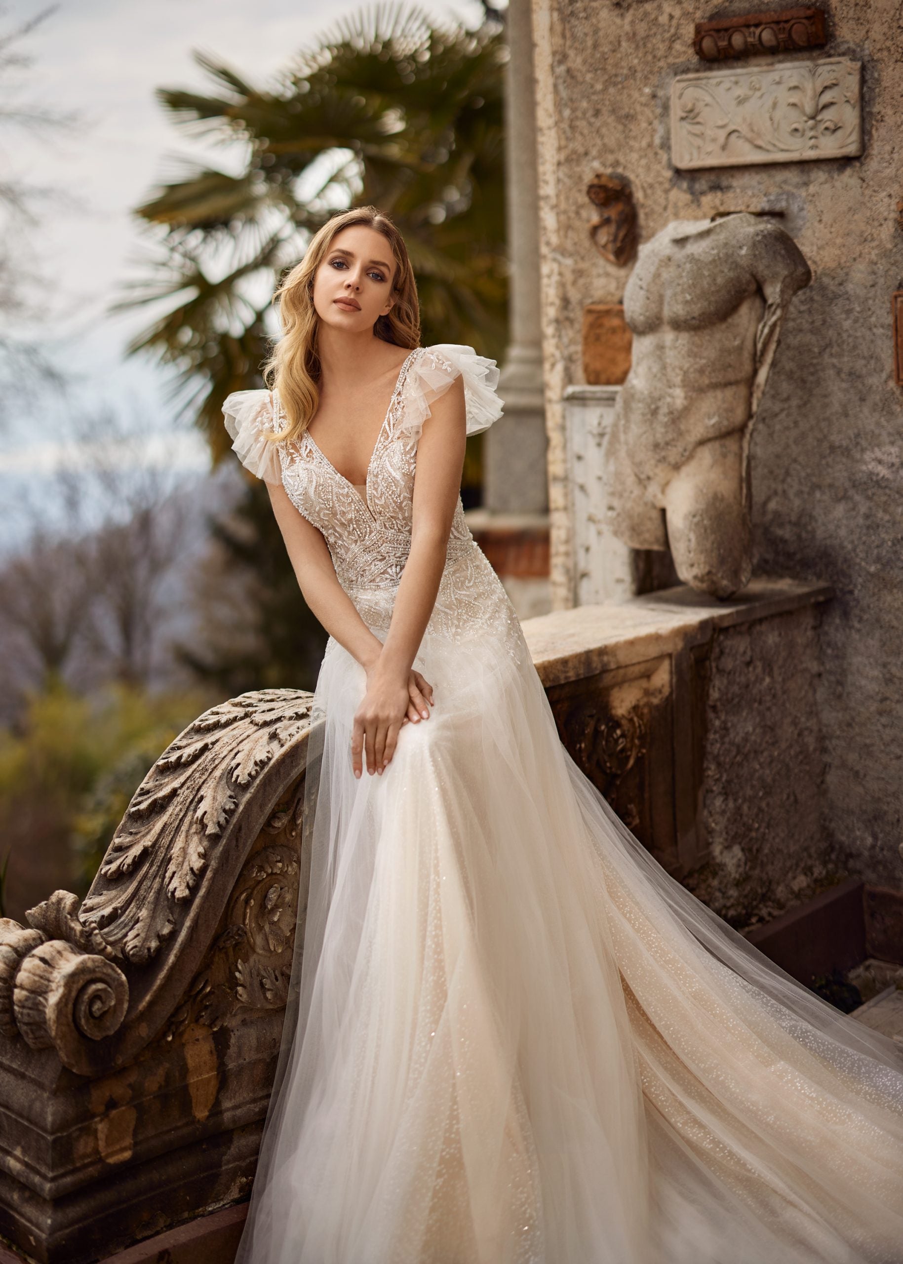 Chic Strapless Drop-Waist Gown in Tulle – Effortless Bridal
