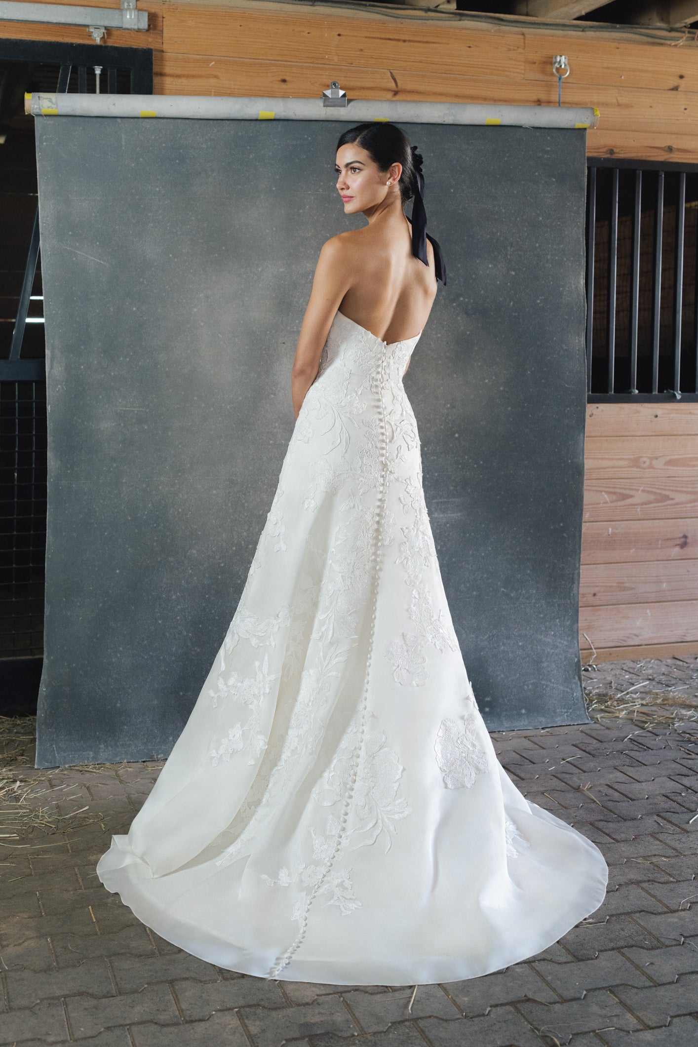 Romantic Sweetheart Strapless Gown by Anne Barge - Image 2