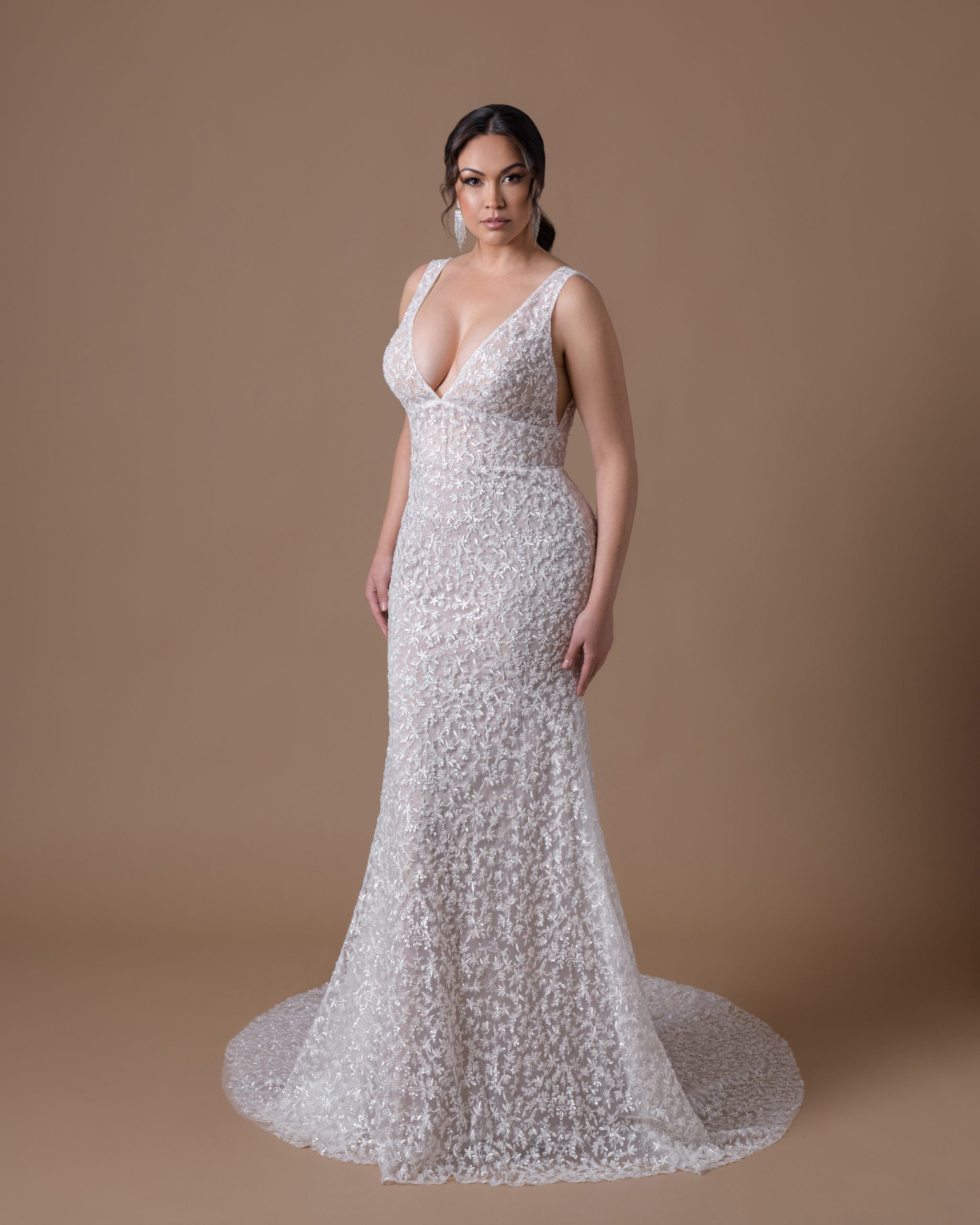 G2044, Peach Long Trail Body Fit Gown (All Sizes) pp – Style Icon  www.dressrent.in