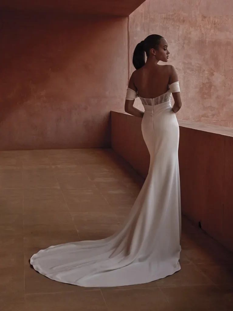 Sexy And Modern Sheath Gown With Slit by Pronovias - Image 2