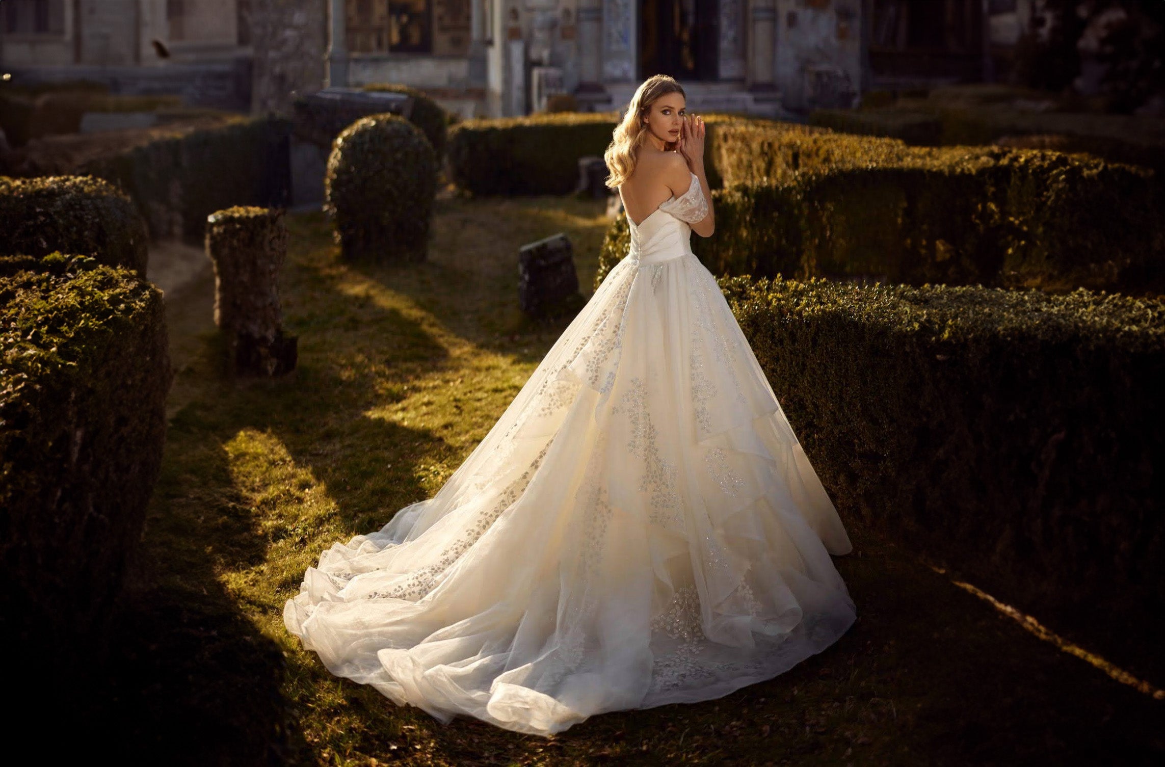 Best Picks for a Glamourous-Looking Winter Wedding Dress – The Dress Outlet