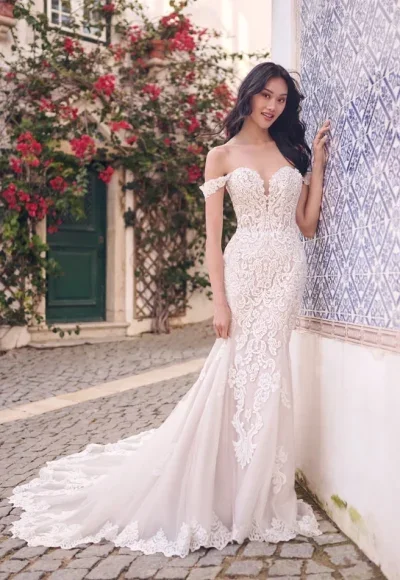Romantic And Sexy Lace Fit-and-Flare Gown