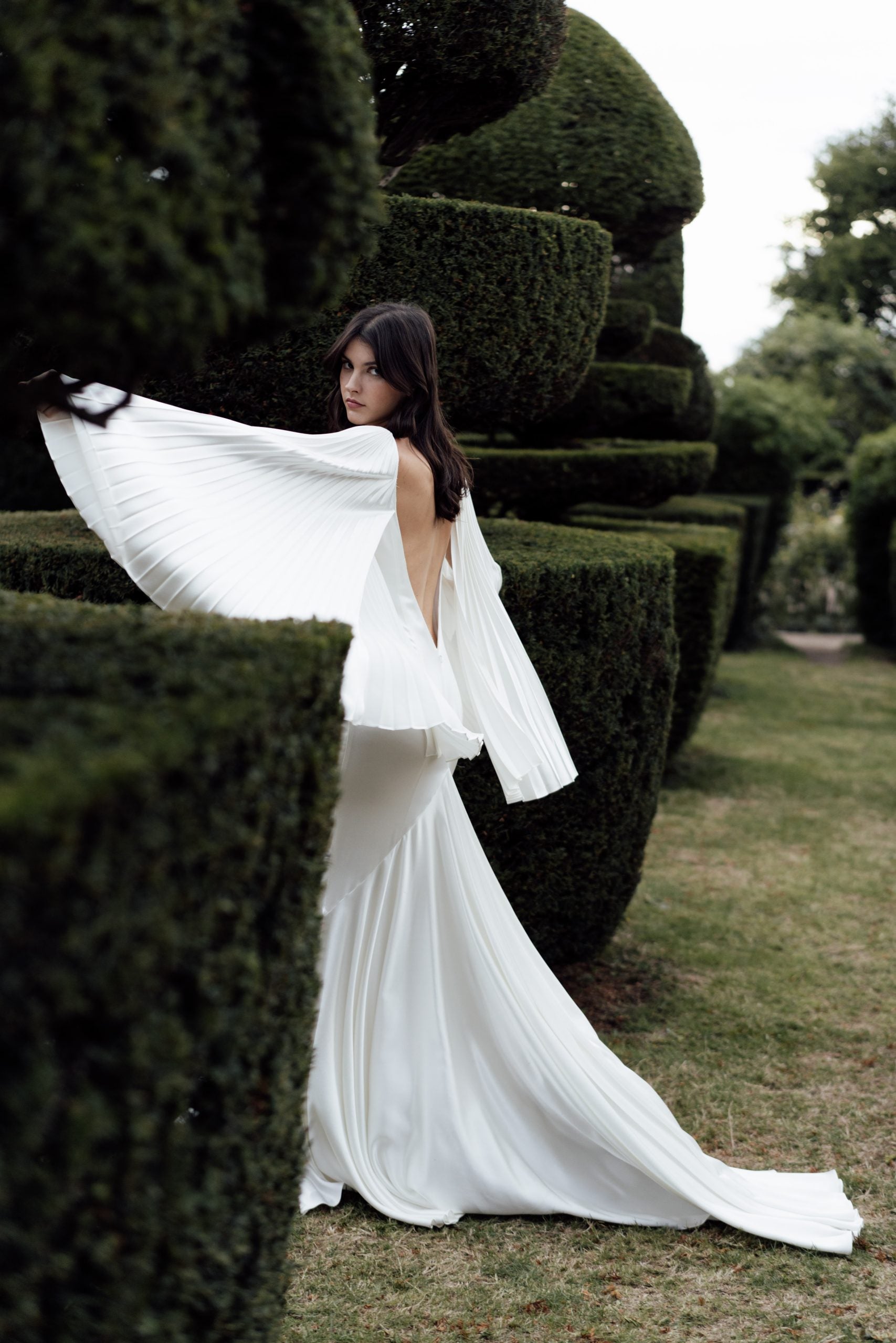 Simple Wedding Dresses for Sophisticated Elegance | Pronovias