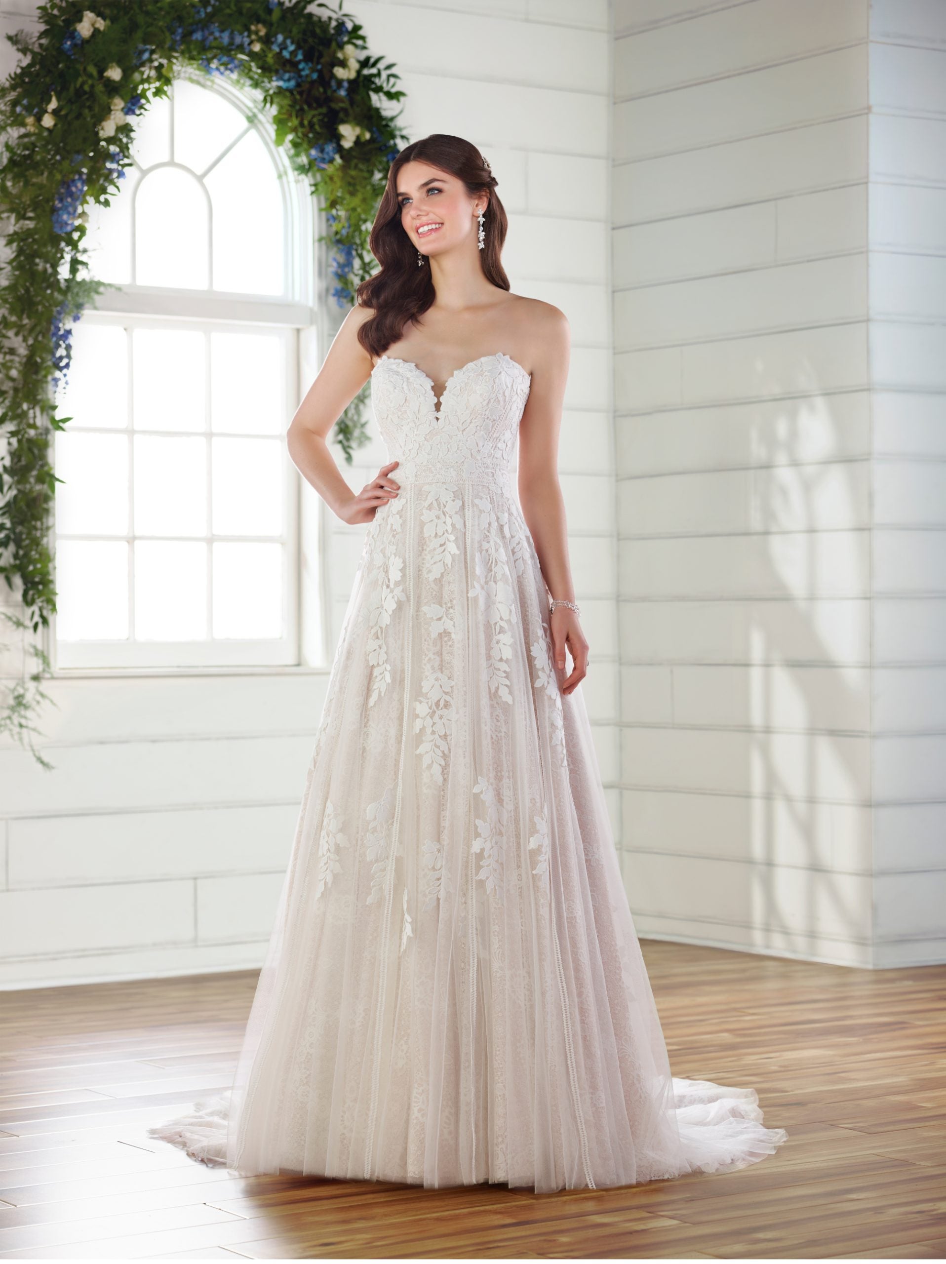 A-line Lace Wedding Dress - Image 1
