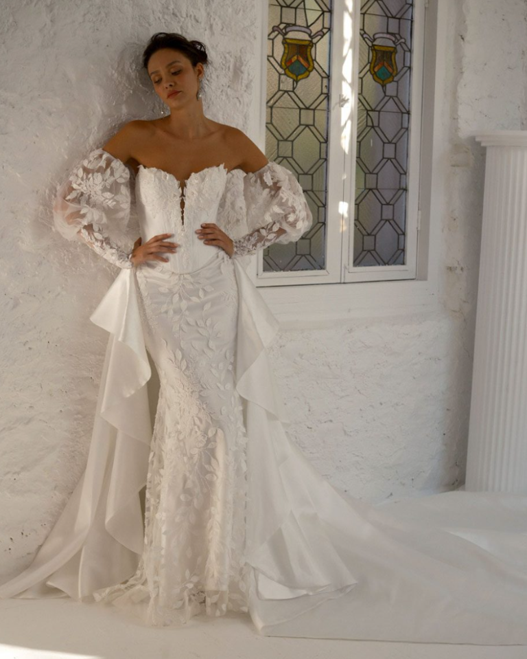Basque-Waist Fit-and-Flare Wedding Dress With Detachable Puff Sleeves ...