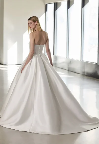 Chic And Sophisticated Silk Ball Gown With Detachable Sleeves And Topper by Pronovias - Image 4