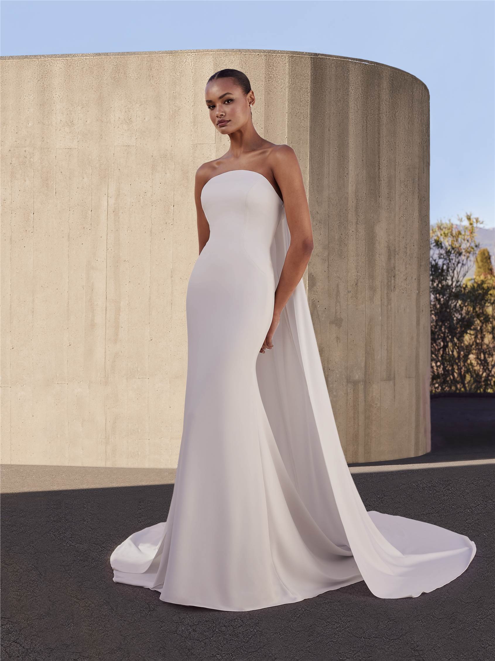 Chic And Modern Sheath Wedding Dress With Detachable Sleeves And