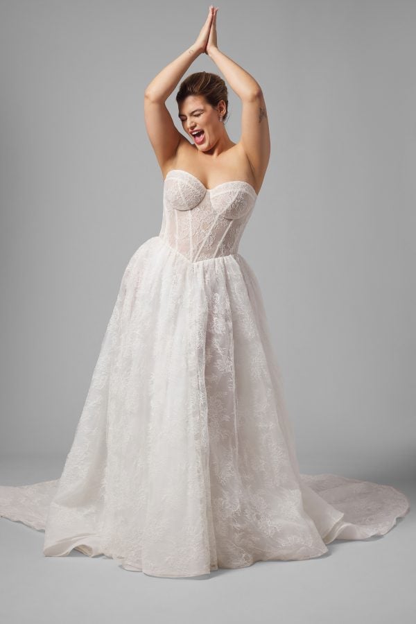 Plus-Size Basque-Waist Lace A-Line Wedding Dress With Detachable Bodysuit by Arava Polak - Image 4