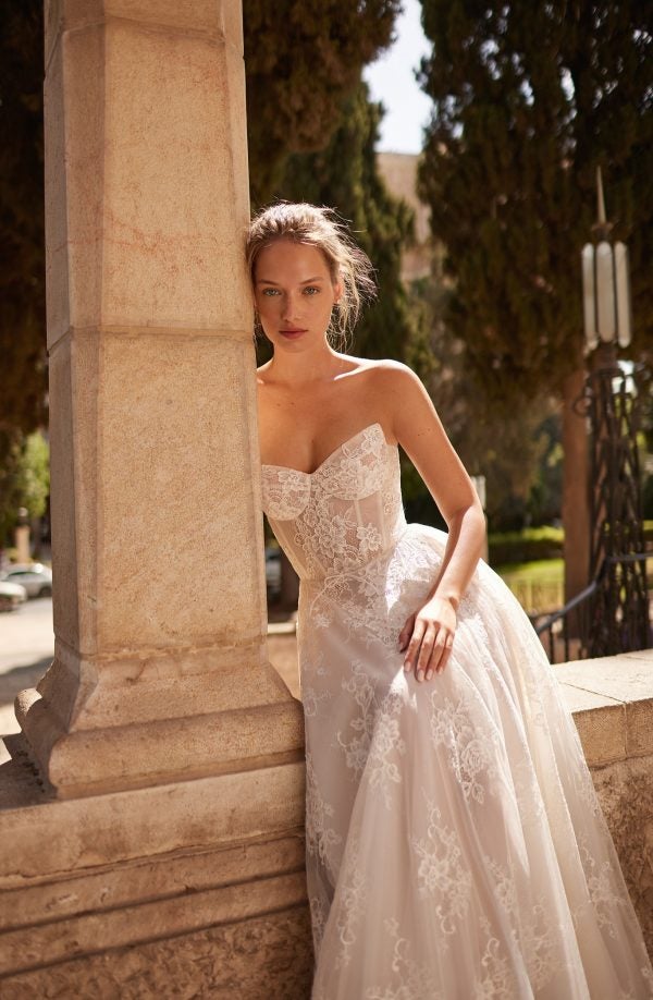 Romantic Lace A-Line Wedding Dress With Detachable Shawl by Arava Polak - Image 2