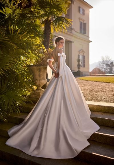 Timeless And Elegant Embellished Silk Ball Gown With Corset And Bows by Randy Fenoli - Image 2