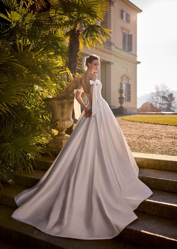 Timeless And Elegant Embellished Silk Ball Gown With Corset And Bows by Randy Fenoli - Image 2