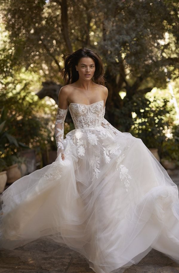 Chic And Romantic Tulle A-Line Wedding Dress With Detachable Sleeves by Arava Polak - Image 1