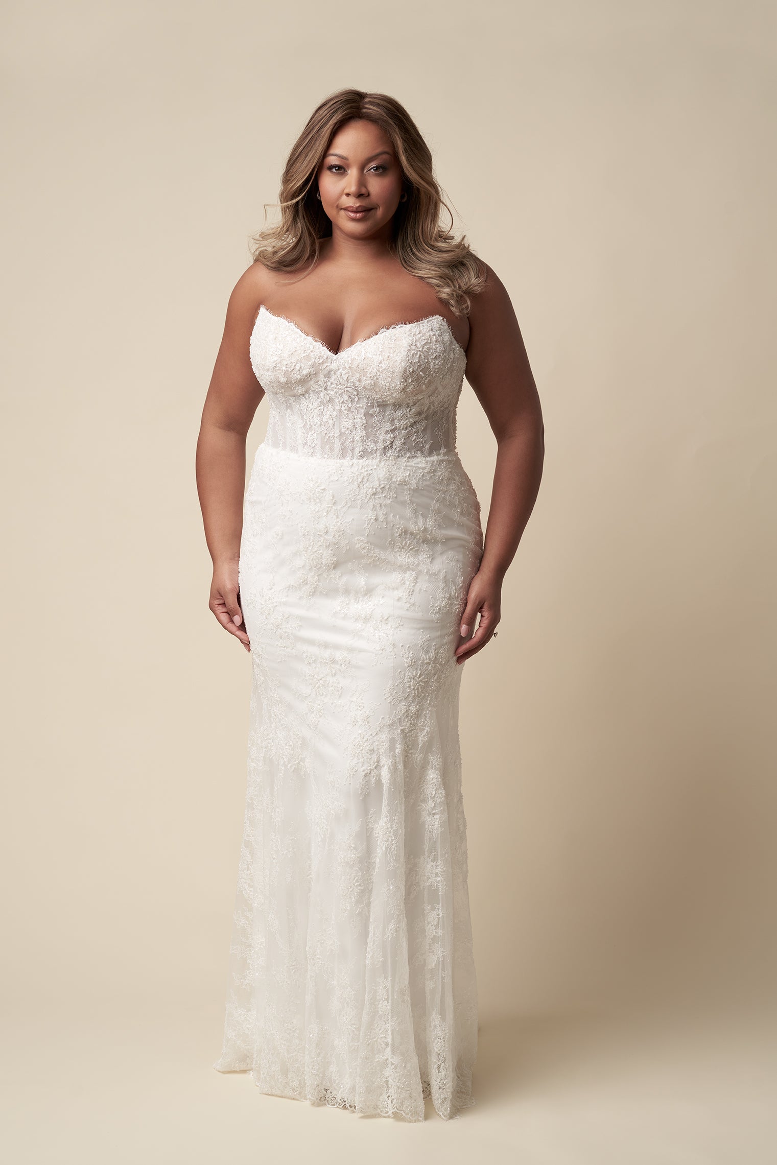 Plus-Size Chic And Romantic Lace Sheath Wedding Dress With Neck