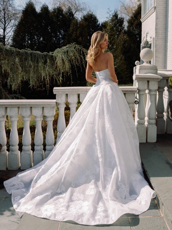 Chic And Romantic Silk Organza Ball Gown by Verdin Bridal - Image 2